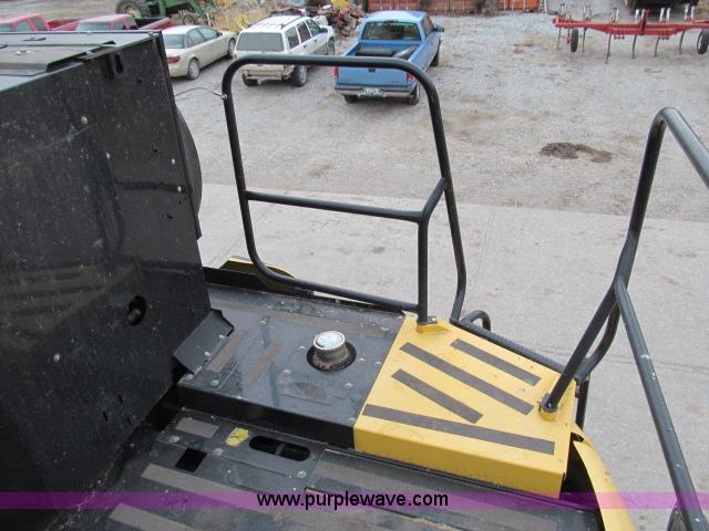 image for item B5093 2006 New Holland CR970 twin rotor combine