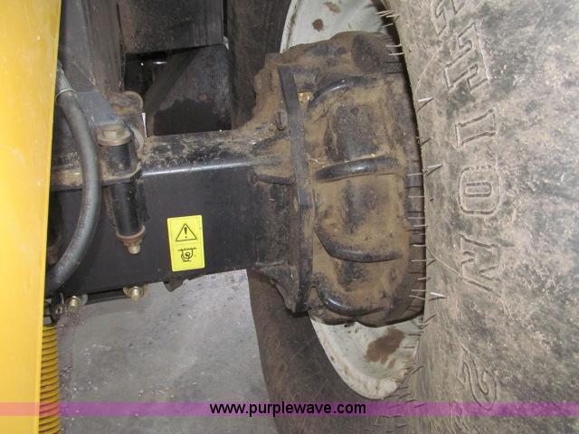 image for item B5093 2006 New Holland CR970 twin rotor combine