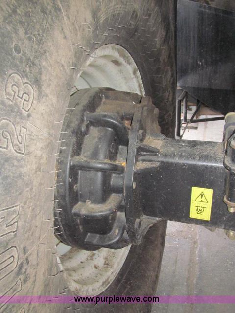 image for item B5093 2006 New Holland CR970 twin rotor combine