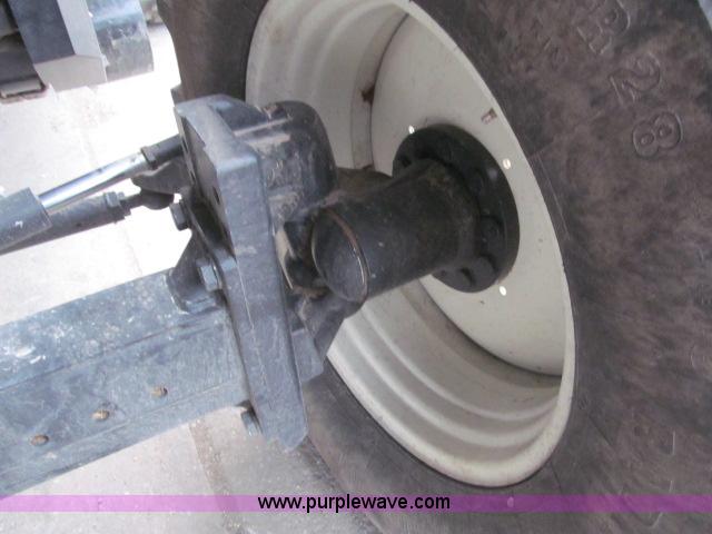 image for item B5093 2006 New Holland CR970 twin rotor combine