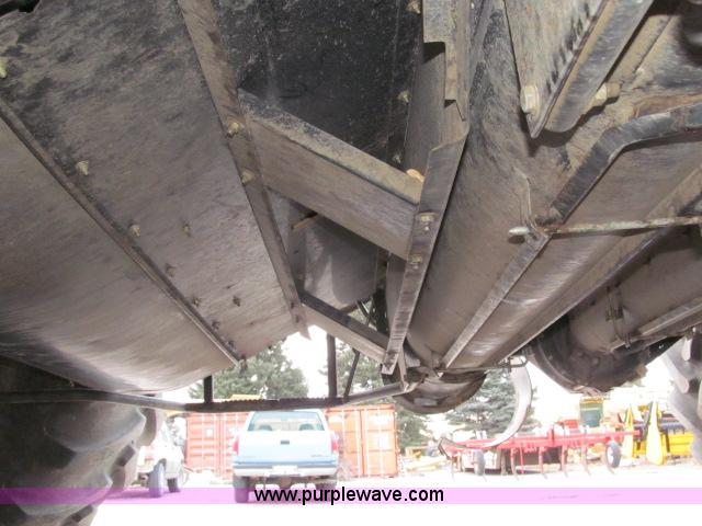 image for item B5093 2006 New Holland CR970 twin rotor combine