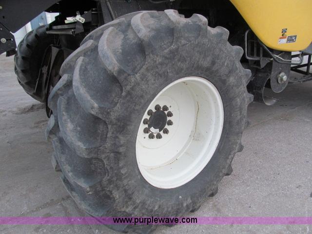 image for item B5093 2006 New Holland CR970 twin rotor combine