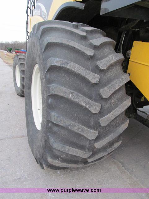 image for item B5093 2006 New Holland CR970 twin rotor combine