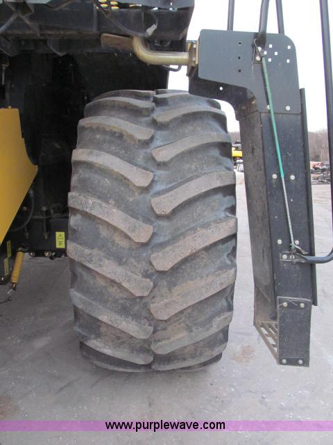 image for item B5093 2006 New Holland CR970 twin rotor combine