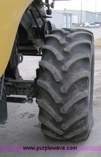 image for item B5093 2006 New Holland CR970 twin rotor combine