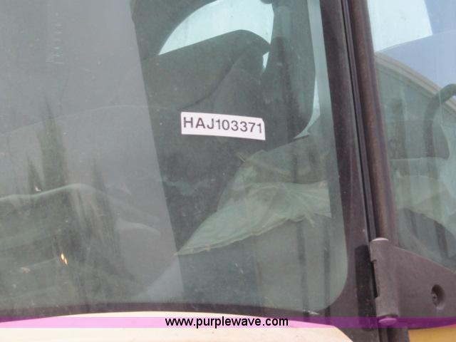 image for item B5093 2006 New Holland CR970 twin rotor combine