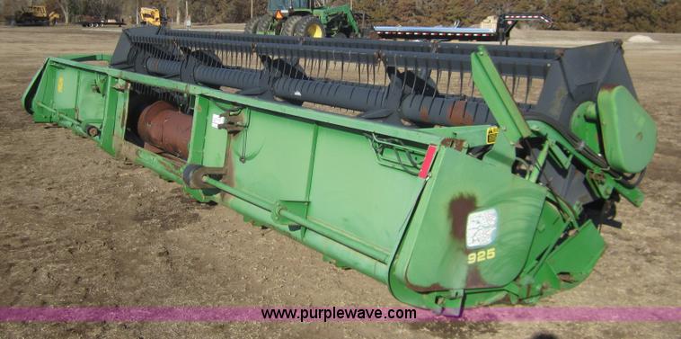 image for item B5597 1990 John Deere 925 flex head