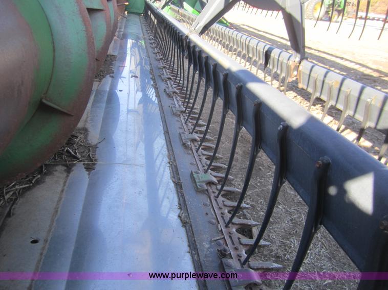 image for item B5597 1990 John Deere 925 flex head