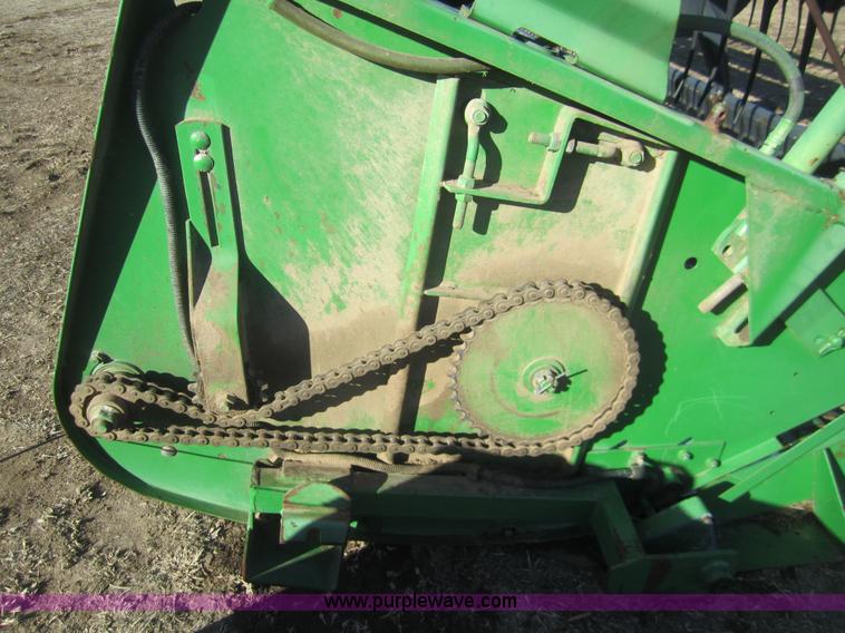 image for item B5597 1990 John Deere 925 flex head