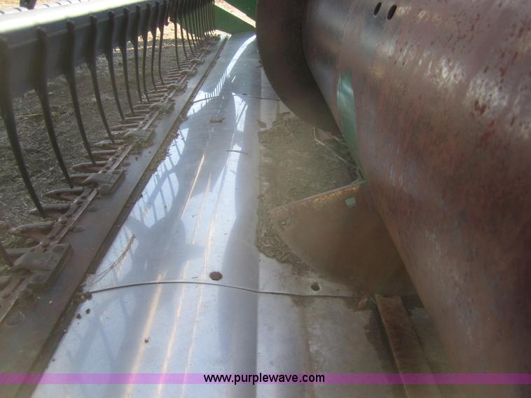 image for item B5597 1990 John Deere 925 flex head