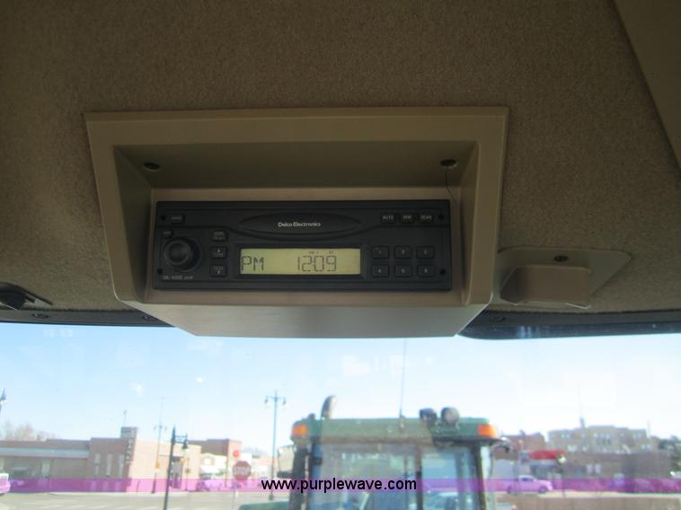 image for item B5613 2002 John Deere 9320 4WD tractor