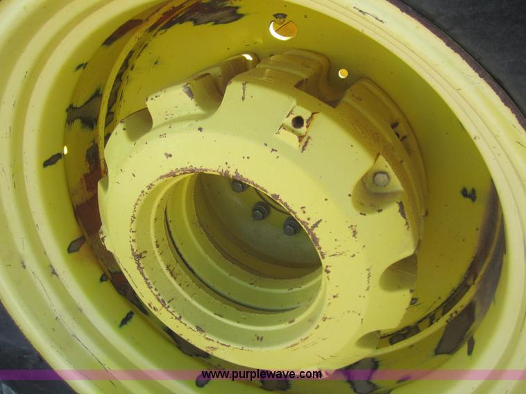 image for item B5613 2002 John Deere 9320 4WD tractor