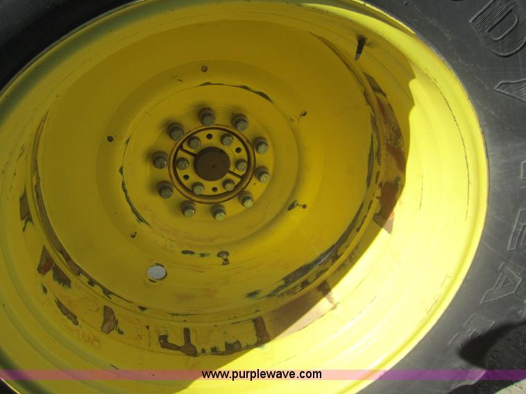 image for item B5613 2002 John Deere 9320 4WD tractor