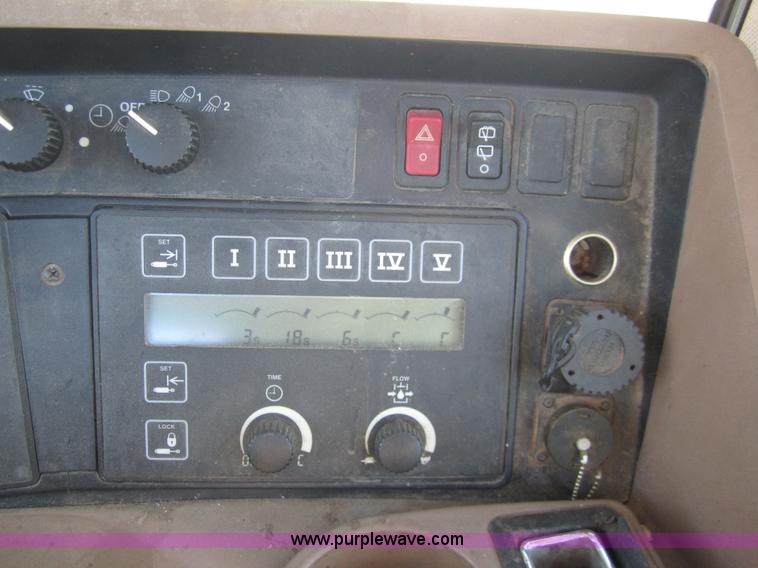 image for item B5614 2001 John Deere 9400 4WD tractor