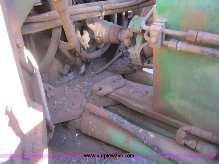 image for item B5614 2001 John Deere 9400 4WD tractor