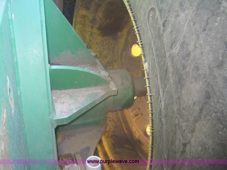 image for item B5614 2001 John Deere 9400 4WD tractor