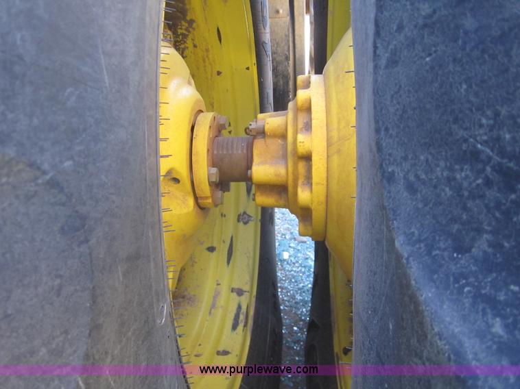 image for item B5614 2001 John Deere 9400 4WD tractor