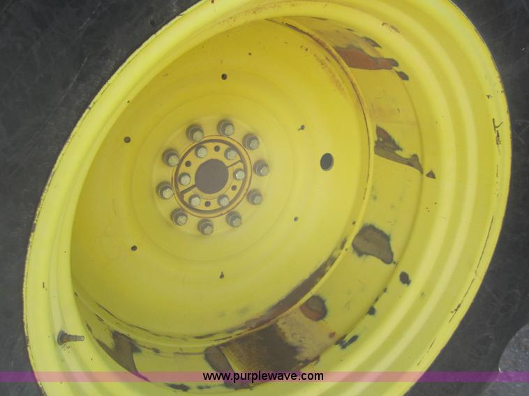 image for item B5614 2001 John Deere 9400 4WD tractor