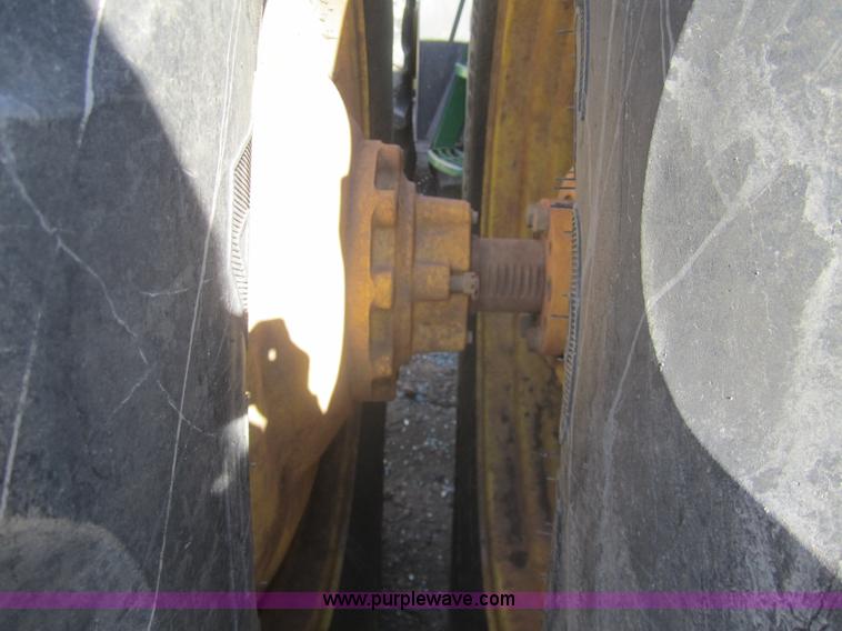 image for item B5614 2001 John Deere 9400 4WD tractor