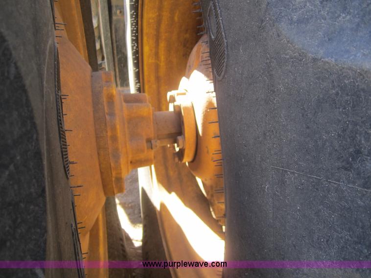 image for item B5614 2001 John Deere 9400 4WD tractor