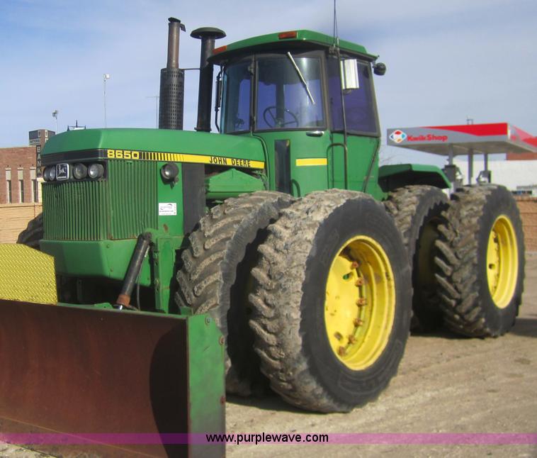 image for item B5615 1982 John Deere 8650 4WD tractor