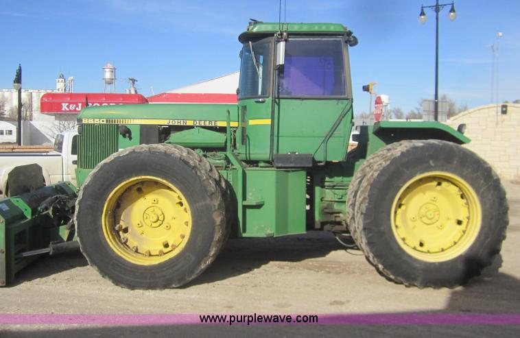 image for item B5615 1982 John Deere 8650 4WD tractor