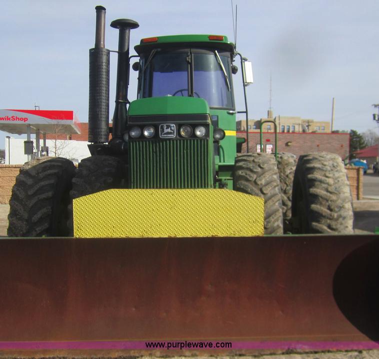 image for item B5615 1982 John Deere 8650 4WD tractor