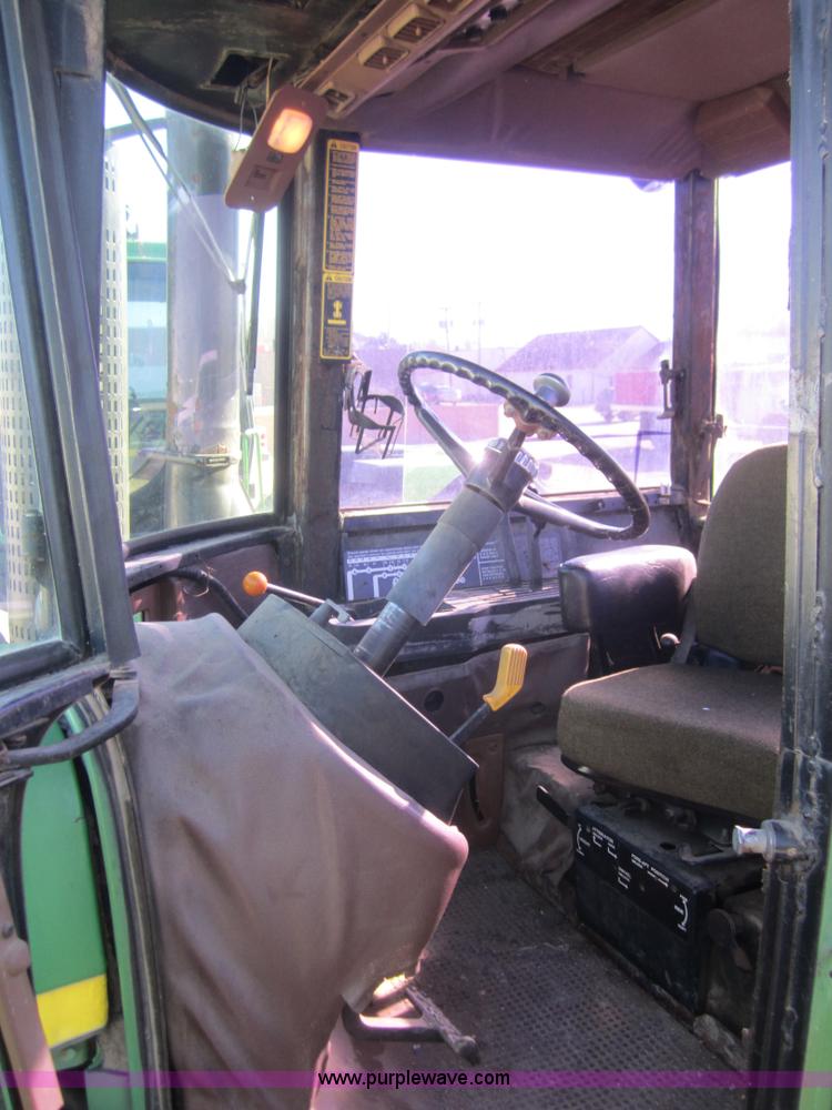 image for item B5615 1982 John Deere 8650 4WD tractor