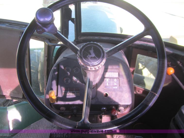 image for item B5615 1982 John Deere 8650 4WD tractor