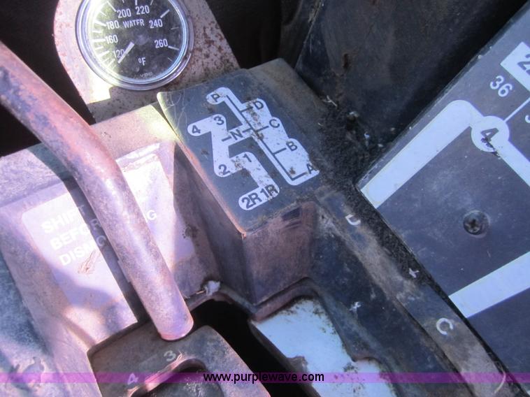 image for item B5615 1982 John Deere 8650 4WD tractor