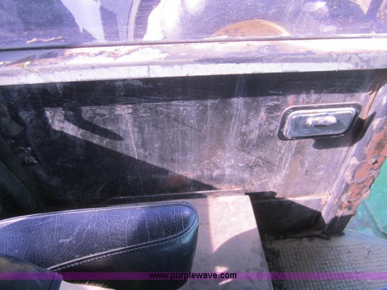 image for item B5615 1982 John Deere 8650 4WD tractor