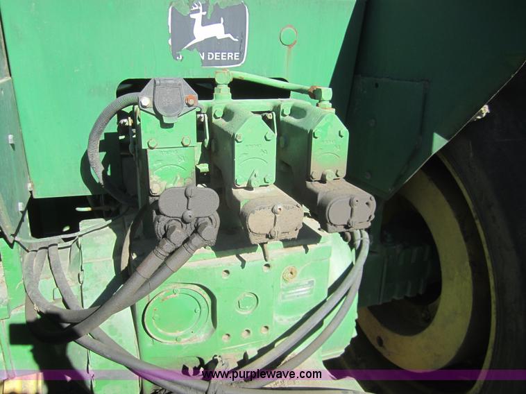 image for item B5615 1982 John Deere 8650 4WD tractor