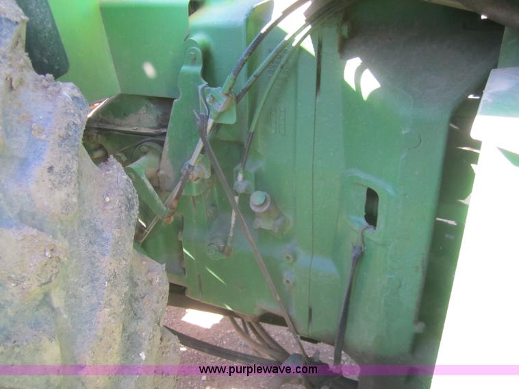 image for item B5615 1982 John Deere 8650 4WD tractor