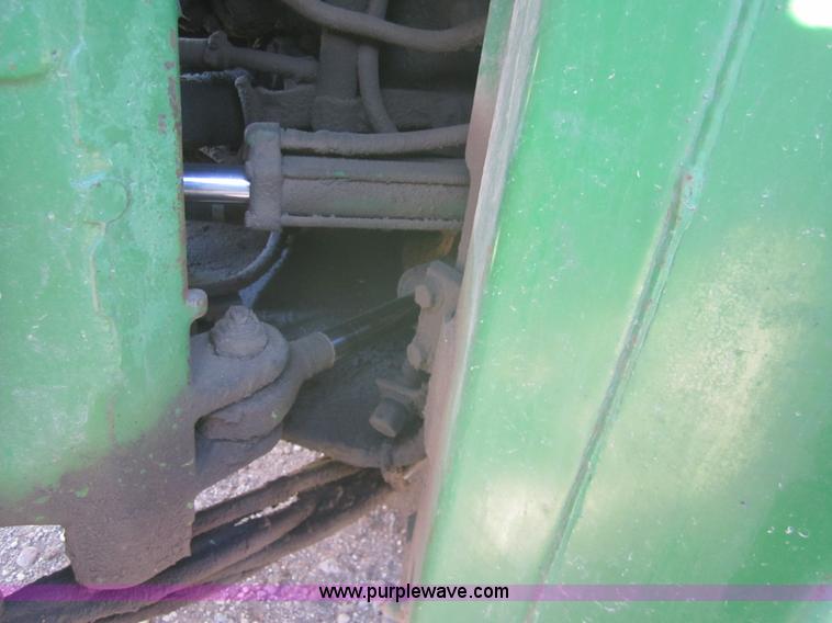 image for item B5615 1982 John Deere 8650 4WD tractor