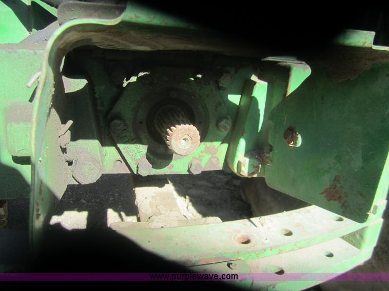 image for item B5615 1982 John Deere 8650 4WD tractor