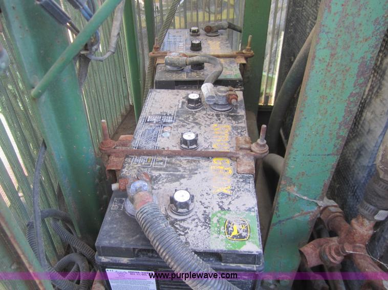 image for item B5615 1982 John Deere 8650 4WD tractor