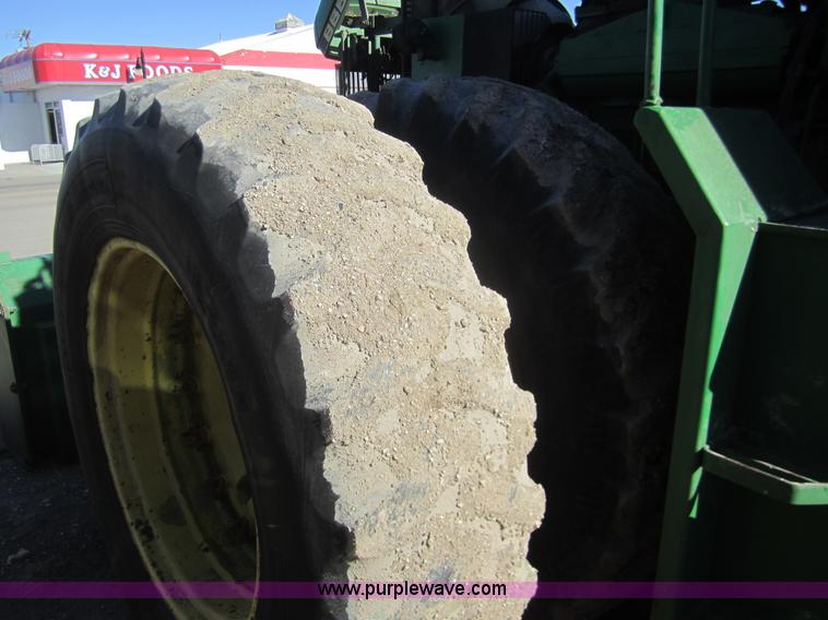 image for item B5615 1982 John Deere 8650 4WD tractor