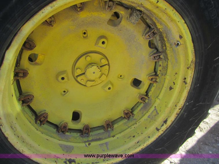 image for item B5615 1982 John Deere 8650 4WD tractor