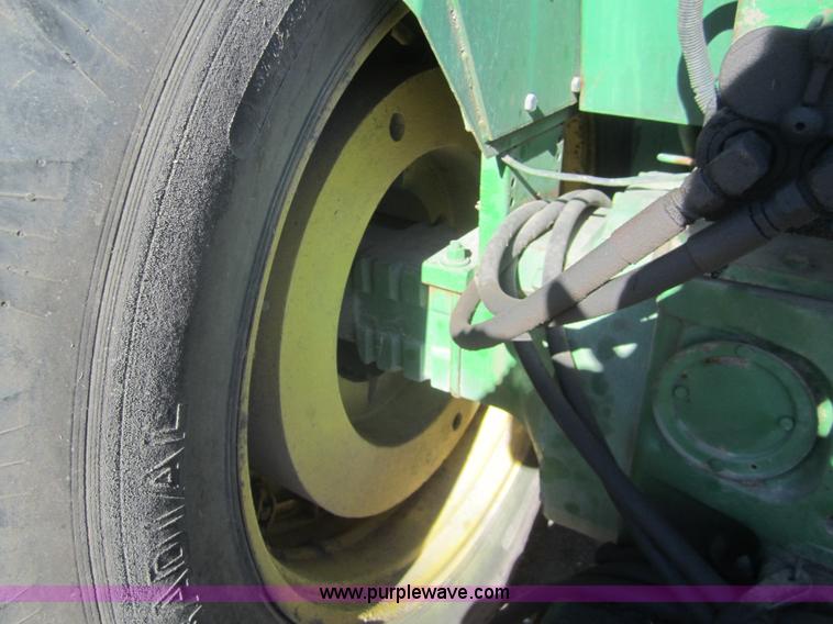 image for item B5615 1982 John Deere 8650 4WD tractor