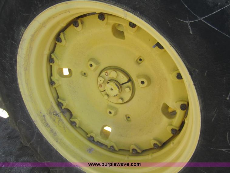 image for item B5615 1982 John Deere 8650 4WD tractor