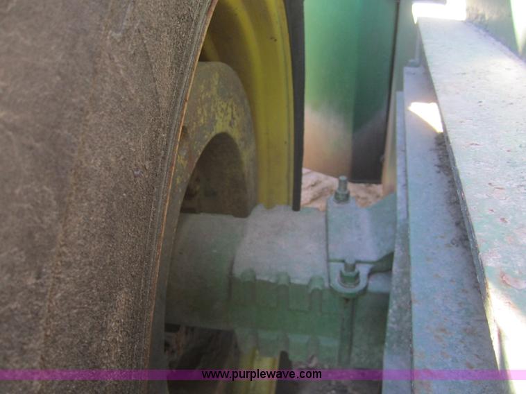 image for item B5615 1982 John Deere 8650 4WD tractor