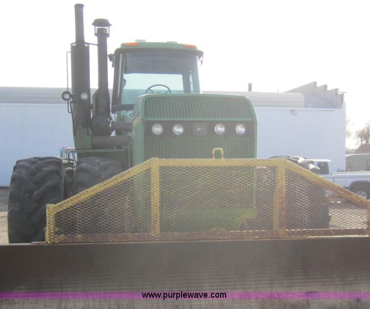 image for item B5616 1990 John Deere 8960 4WD tractor