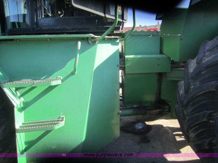 image for item B5616 1990 John Deere 8960 4WD tractor