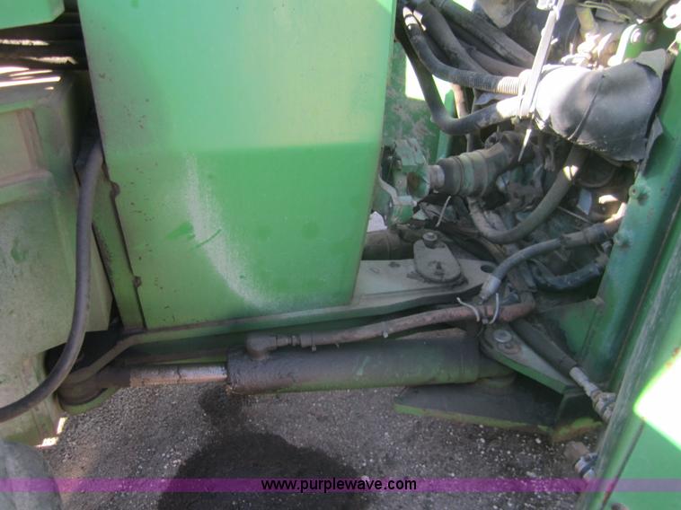 image for item B5616 1990 John Deere 8960 4WD tractor