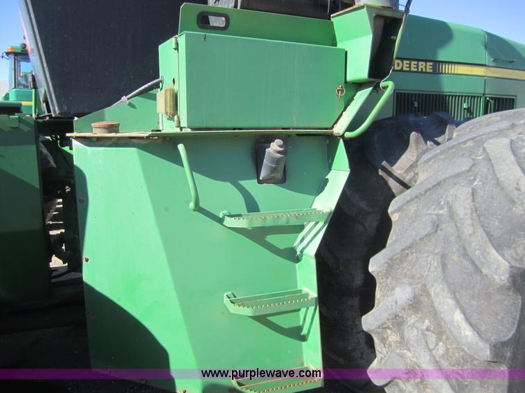 image for item B5616 1990 John Deere 8960 4WD tractor