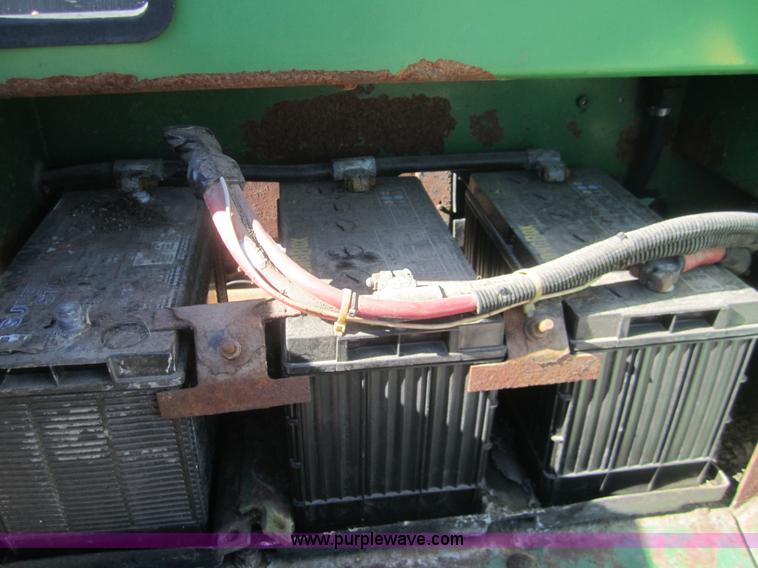 image for item B5616 1990 John Deere 8960 4WD tractor