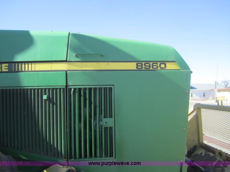 image for item B5616 1990 John Deere 8960 4WD tractor