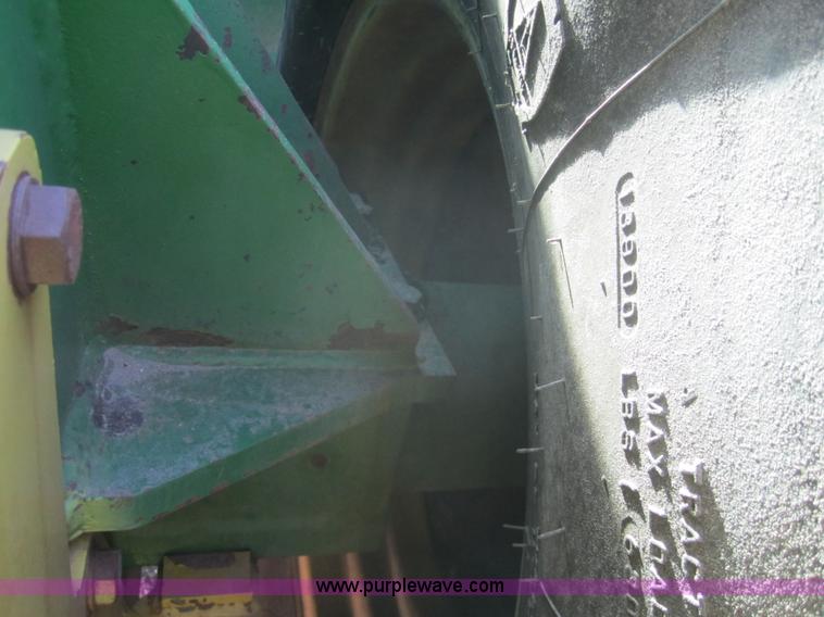 image for item B5616 1990 John Deere 8960 4WD tractor