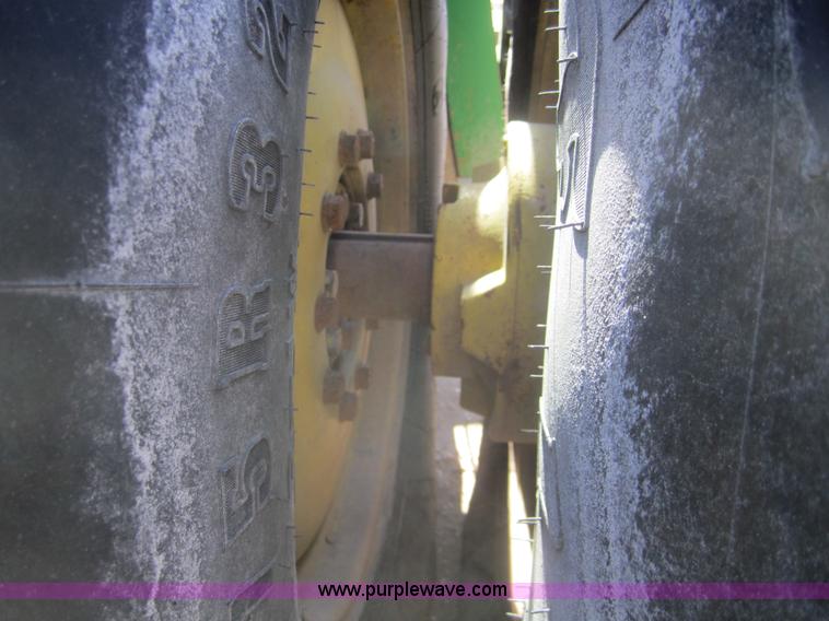 image for item B5616 1990 John Deere 8960 4WD tractor