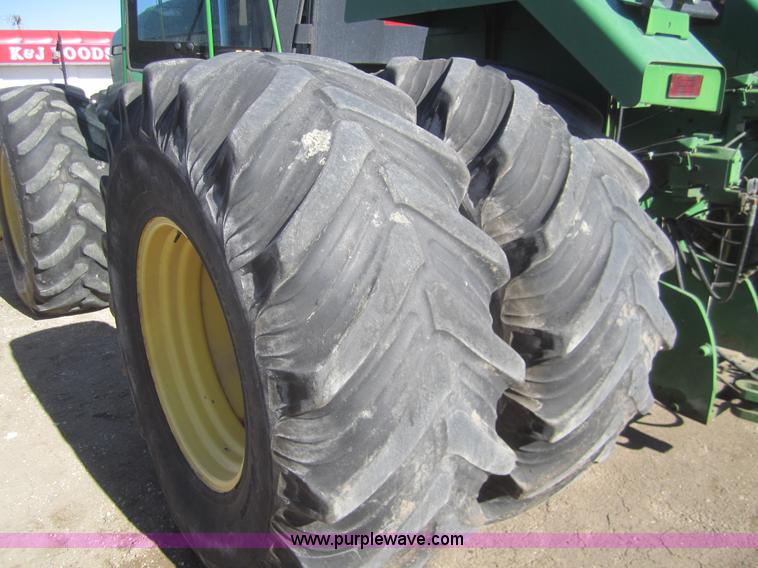 image for item B5616 1990 John Deere 8960 4WD tractor